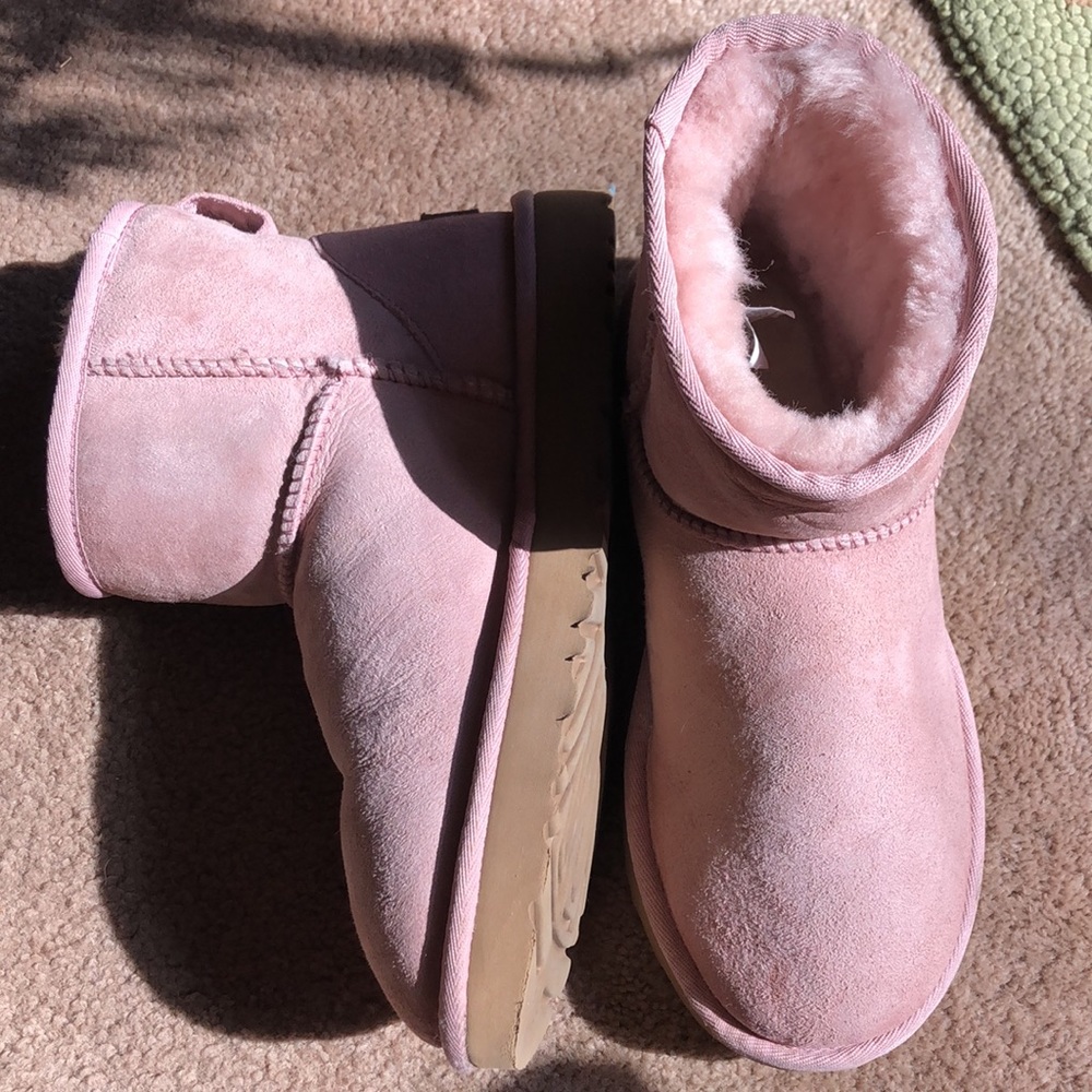 Pink uggs - Picture 3 of 3